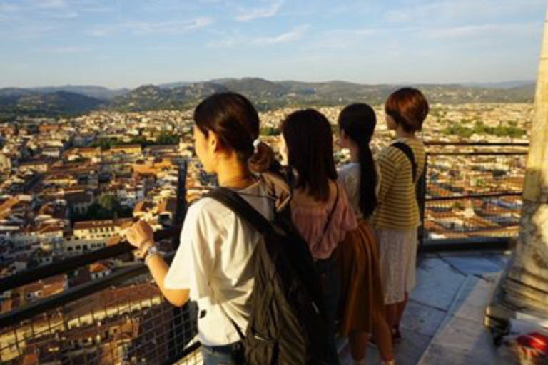 デザイン学校の友人とフィレンツェ大聖堂で撮った写真