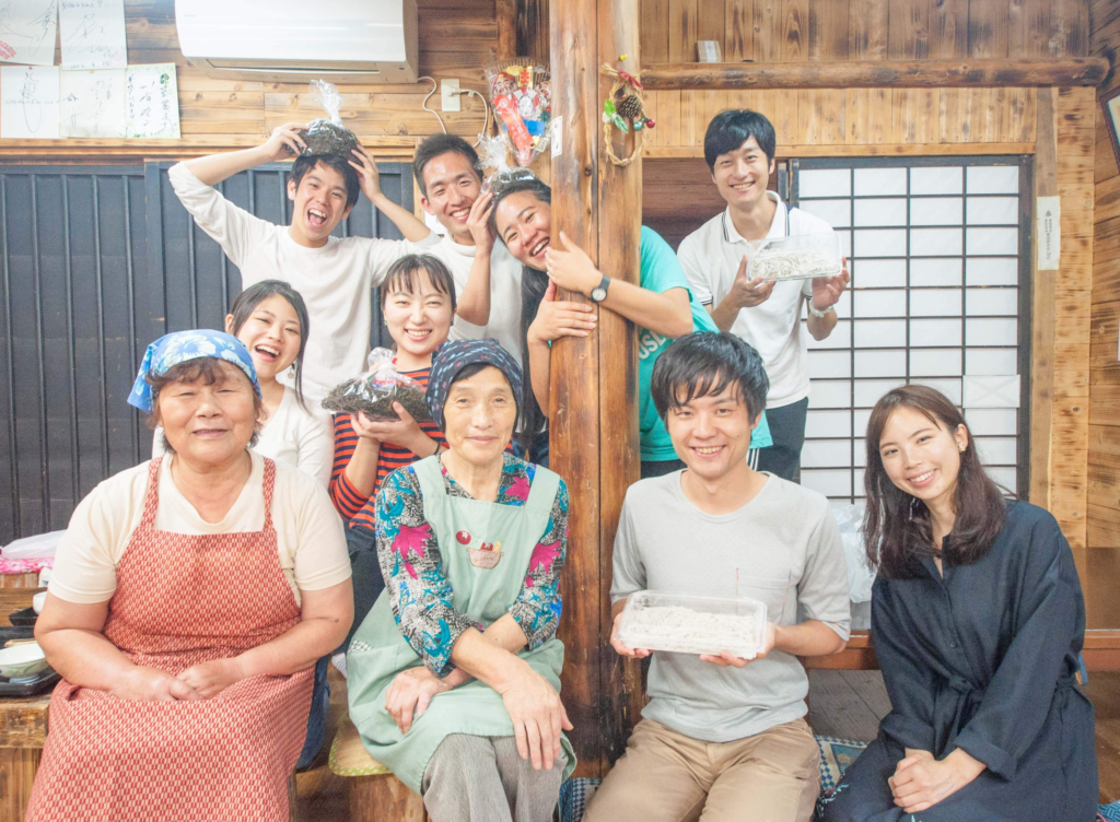 祖谷で暮らす住民の方々との交流写真