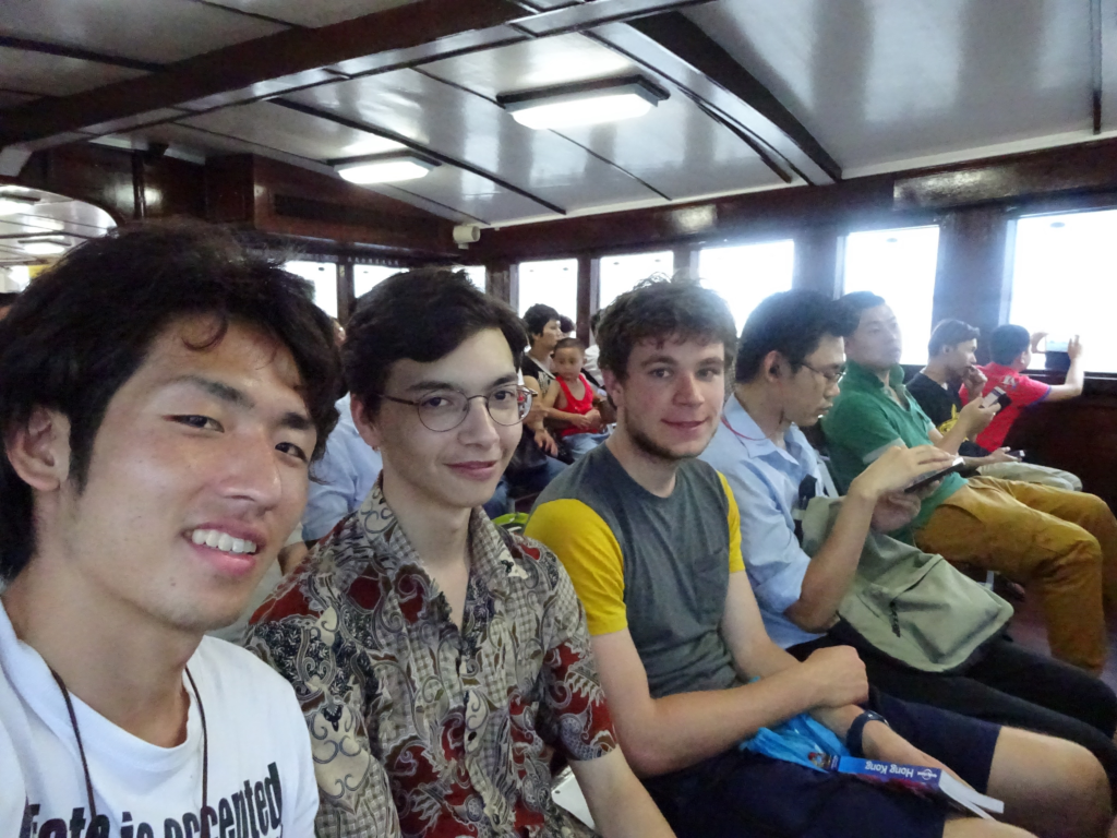 香港で出会った友人たちとの一枚